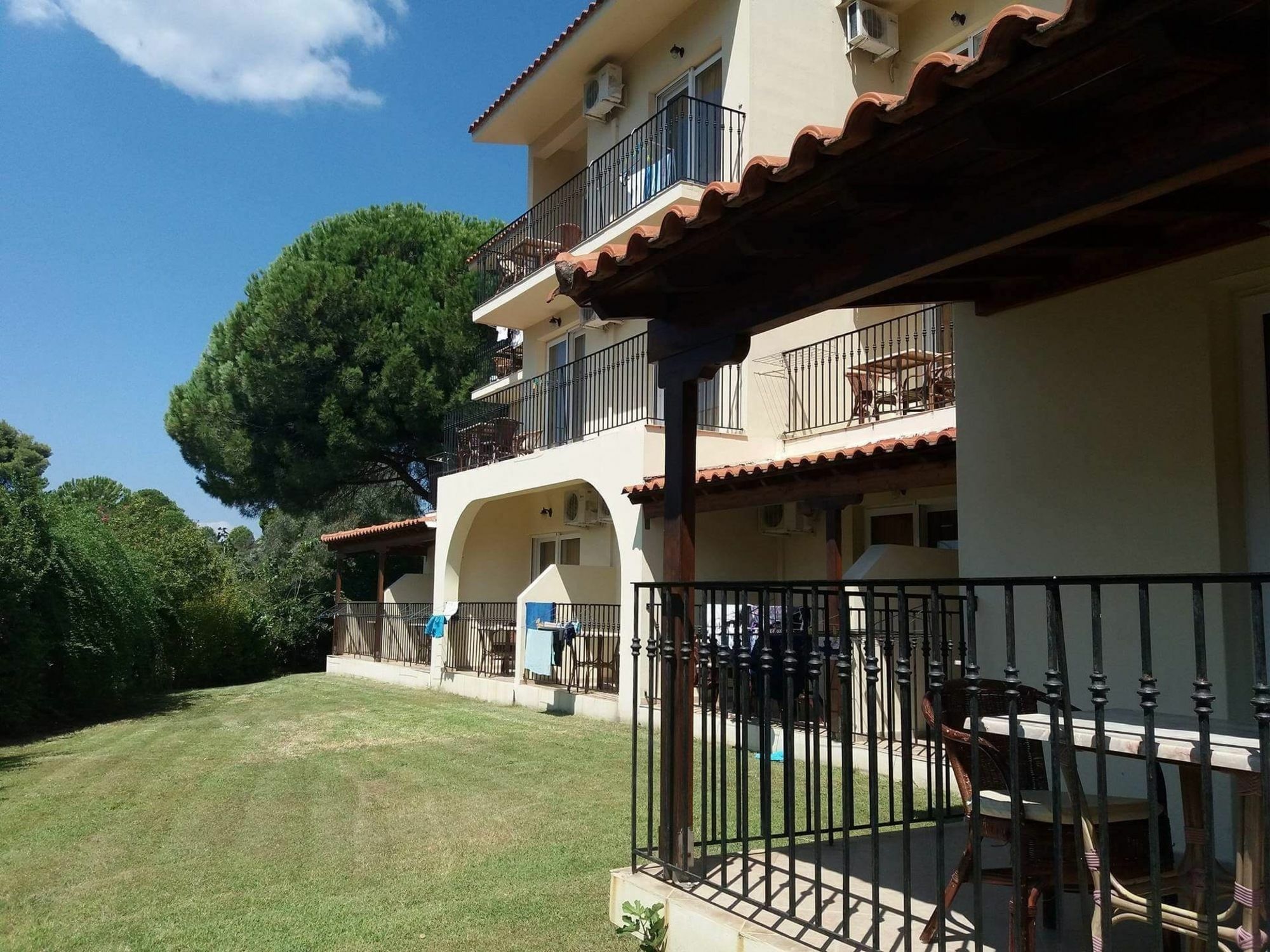 Hermes Hotel Vromolimnos Exterior foto